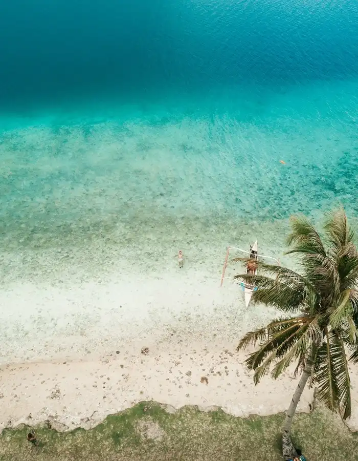 Freelance européen utilisant le Visa Premium à l’île Maurice pour travailler à distance dans un cadre tropical avec accès aux services bancaires et logement